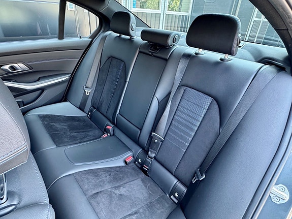 BMW 330i 10 of 18