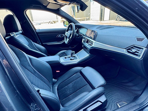 BMW 330i 12 of 18