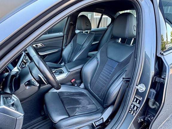 BMW 330i 9 of 18