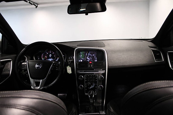 Volvo XC60 9 of 16