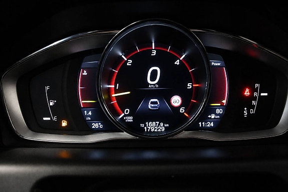 Volvo XC60 10 of 16