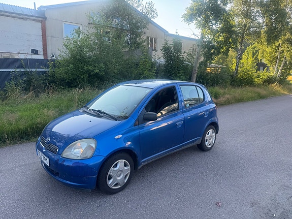 Toyota Yaris 8 of 8