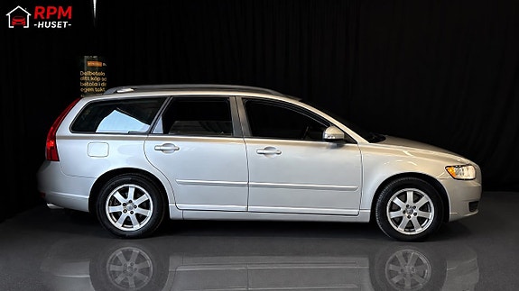 Volvo V50 4 of 5