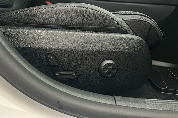 Mercedes-Benz C300 e 19 of 27
