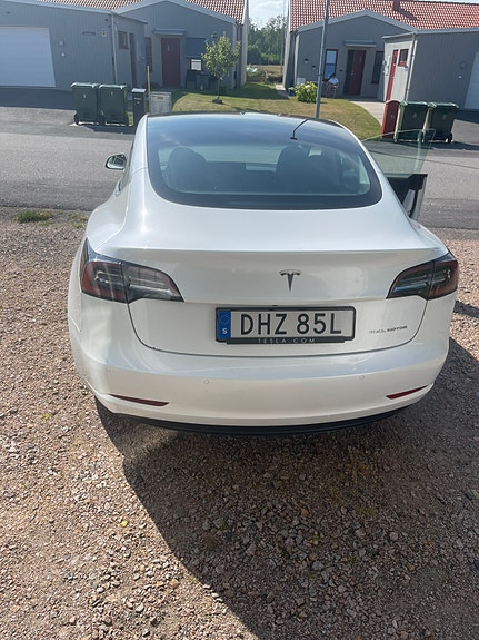 Tesla Model 3 4 of 4