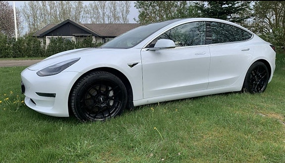 Tesla Model 3 2 of 4