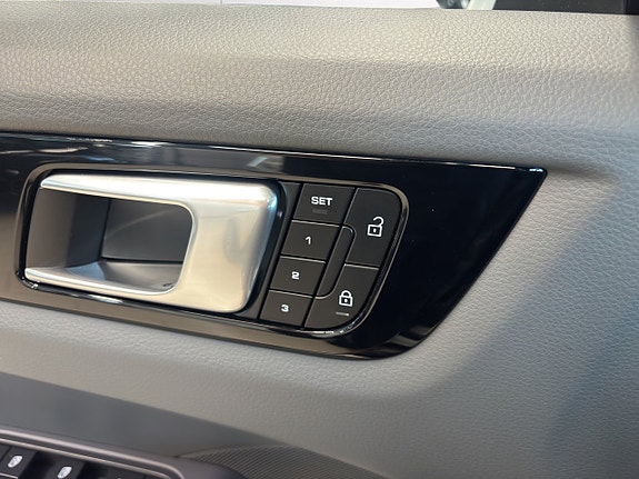 Porsche Cayenne 25 of 28