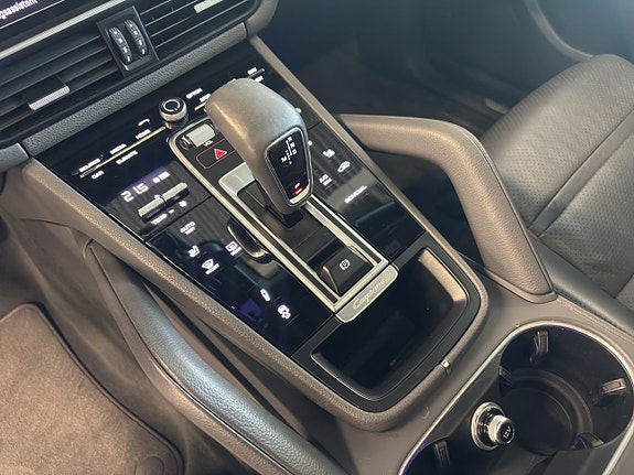 Porsche Cayenne 21 of 28