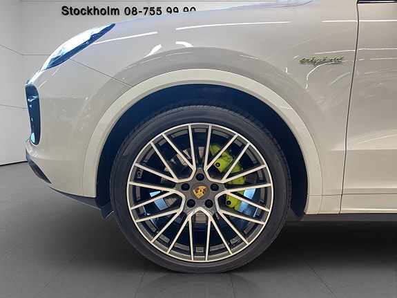 Porsche Cayenne 8 of 28