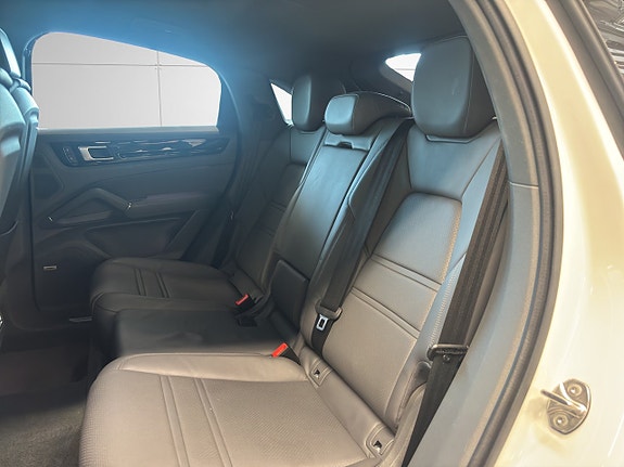 Porsche Cayenne 13 of 28