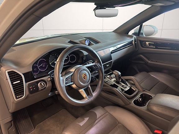 Porsche Cayenne 9 of 28