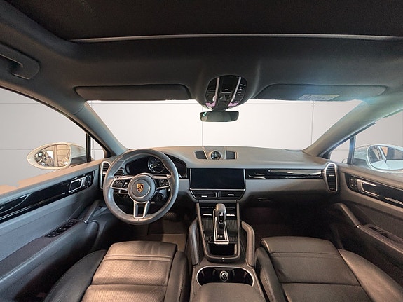 Porsche Cayenne 14 of 28