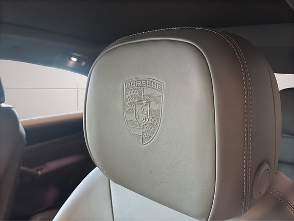 Porsche Cayenne 12 of 28
