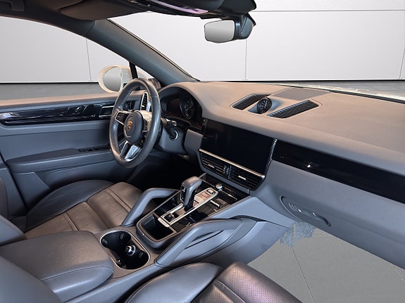 Porsche Cayenne 17 of 28
