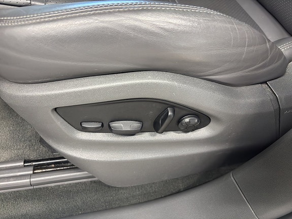 Porsche Cayenne 27 of 28