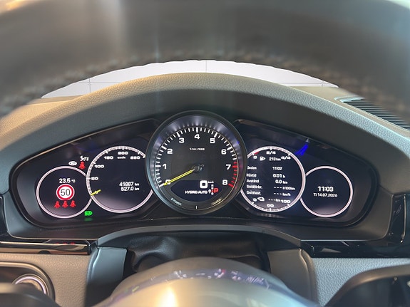 Porsche Cayenne 19 of 28