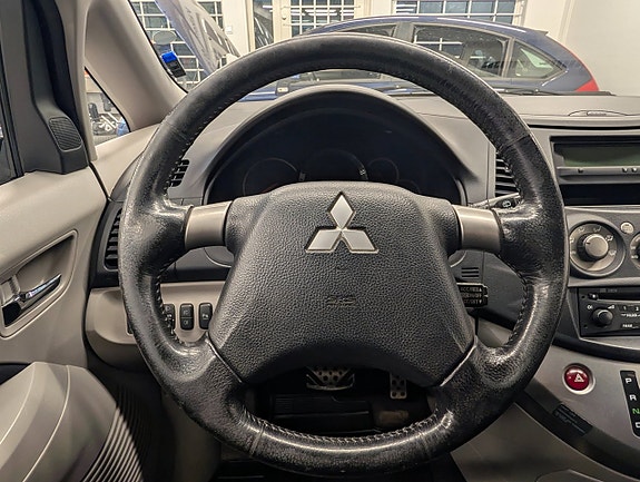 Mitsubishi Grandis 23 of 28