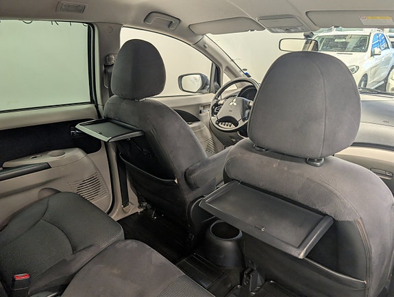Mitsubishi Grandis 10 of 28