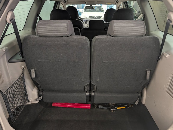 Mitsubishi Grandis 6 of 28