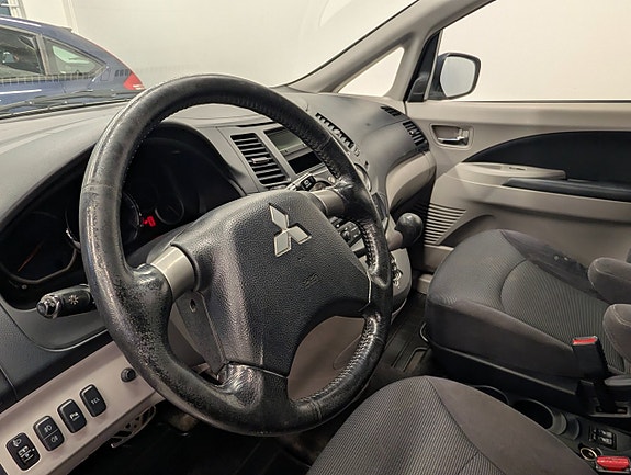 Mitsubishi Grandis 22 of 28