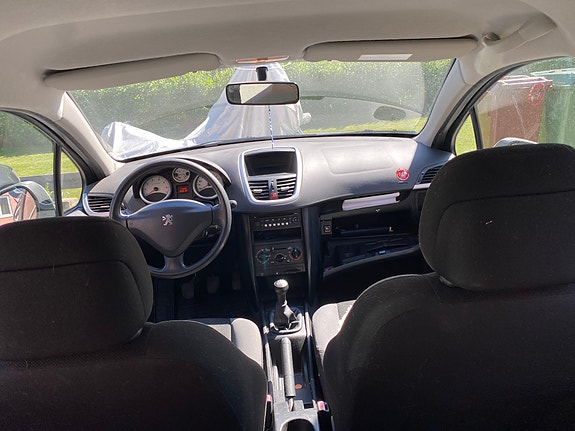 Peugeot 207 2 of 4