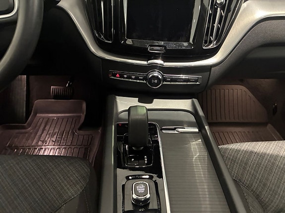 Volvo XC60 13 of 16