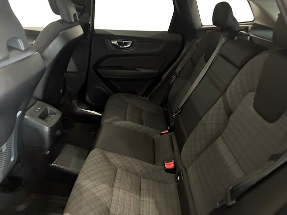 Volvo XC60 7 of 16