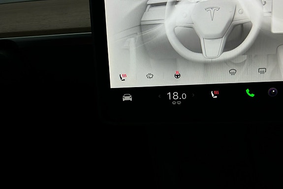 Tesla Model 3 21 of 26