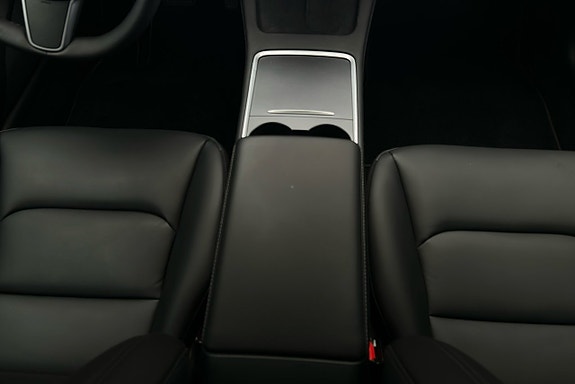 Tesla Model 3 8 of 26