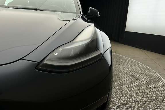 Tesla Model 3 10 of 26