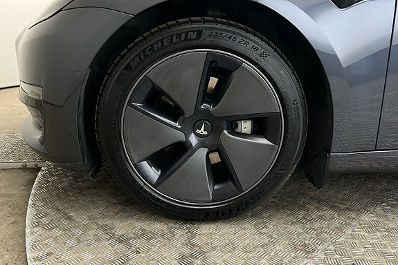 Tesla Model 3 11 of 26