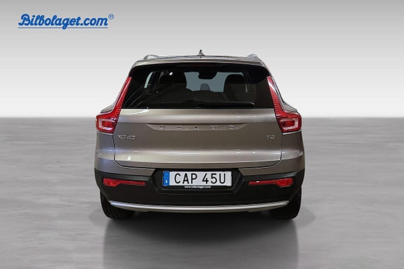 Volvo XC40 4 of 5