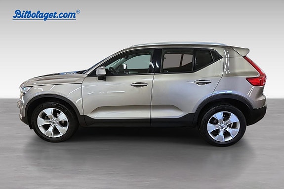 Volvo XC40 2 of 5