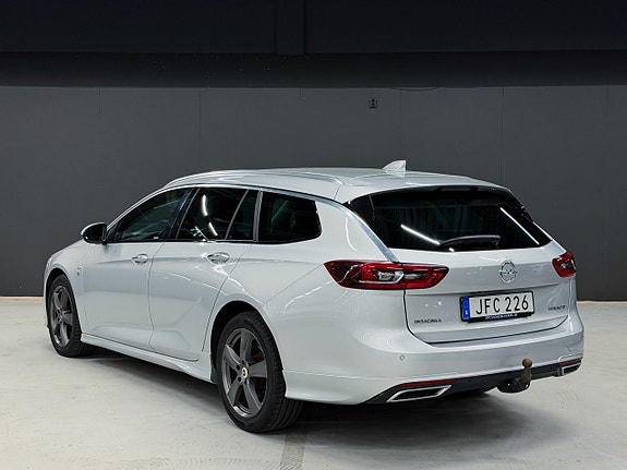 Opel Insignia 2 of 5