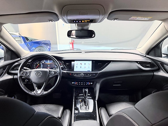 Opel Insignia 3 of 5