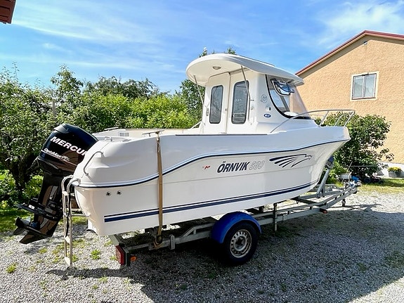 Örnvik 580 Pilothouse, Mercury Optimax 90 hk, ink reg Thule trailer. 238 gångtim
