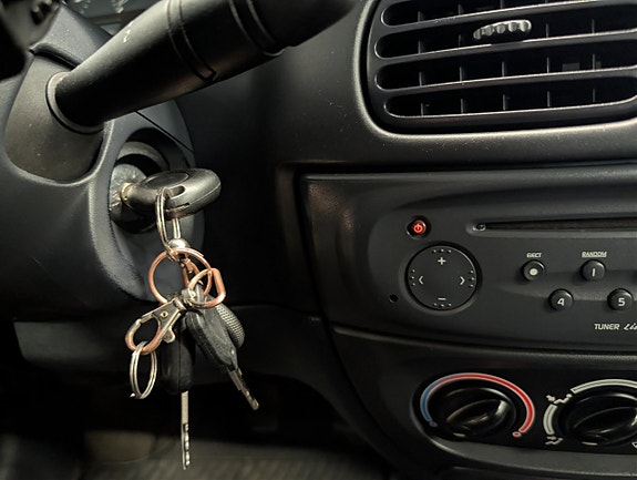 Renault Megane 22 of 25