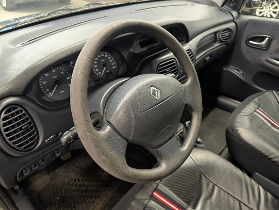 Renault Megane 17 of 25