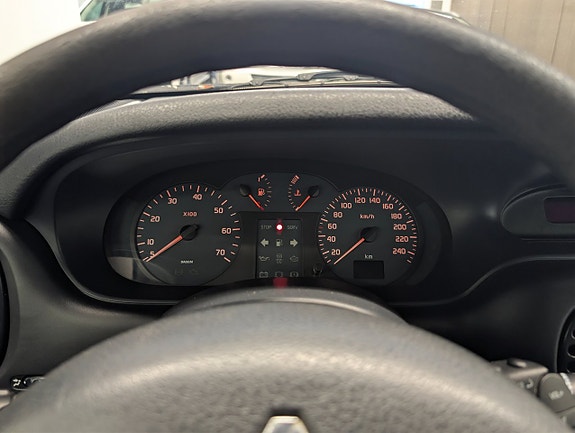 Renault Megane 18 of 25