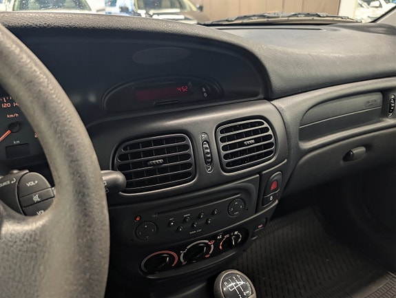 Renault Megane 19 of 25