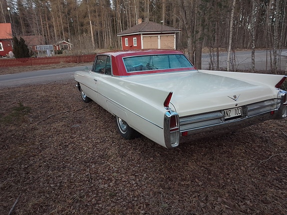 Cadillac Deville 3 of 10