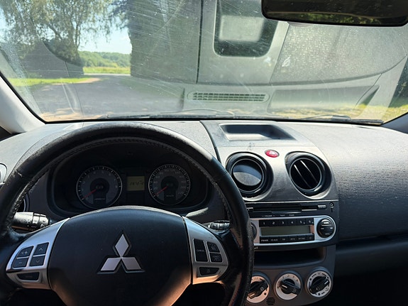 Mitsubishi Colt 2 of 5