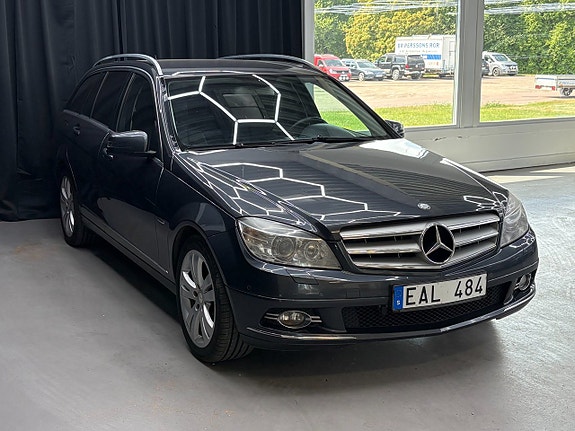 Mercedes-Benz CLA180 d 2 of 14