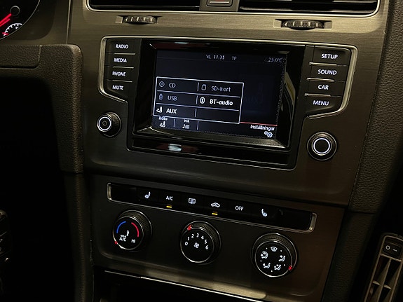 Volkswagen Golf VII 27 of 27