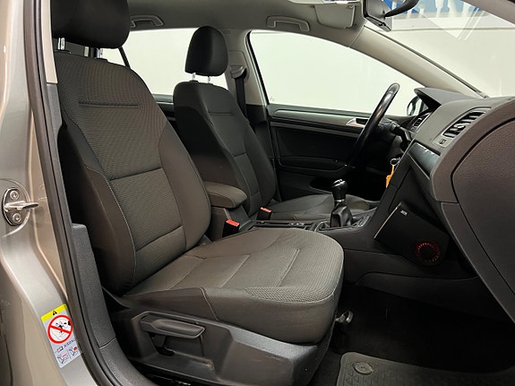 Volkswagen Golf VII 19 of 27