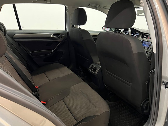 Volkswagen Golf VII 16 of 27