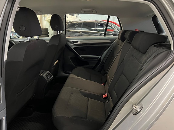 Volkswagen Golf VII 12 of 27