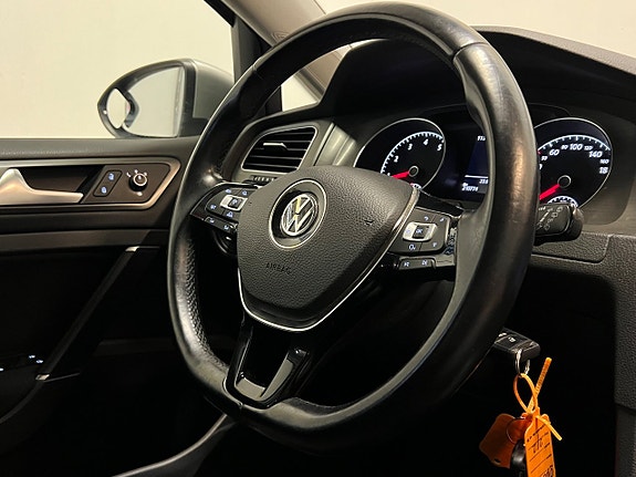 Volkswagen Golf VII 22 of 27