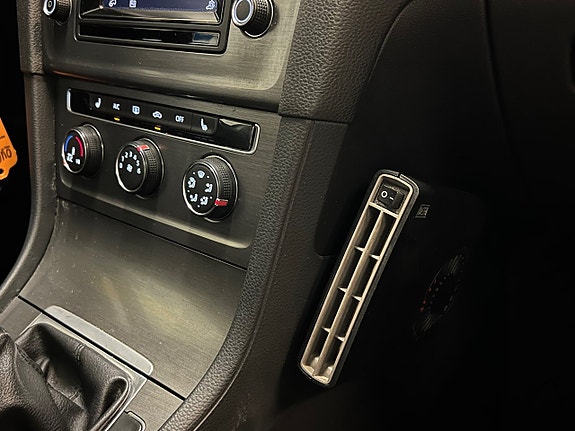 Volkswagen Golf VII 18 of 27