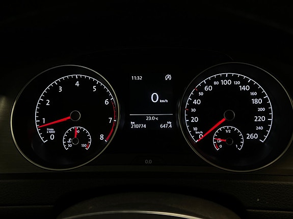 Volkswagen Golf VII 21 of 27